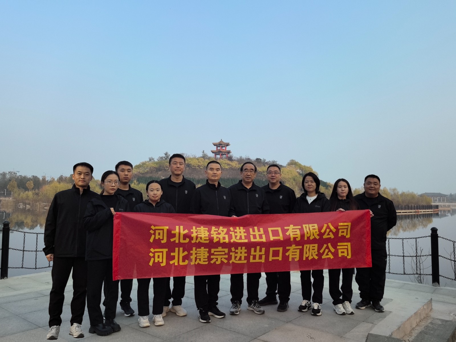 湖邊.jpg 湖邊.jpg